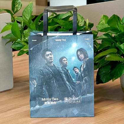 हैंडल के साथ पेपर बैग